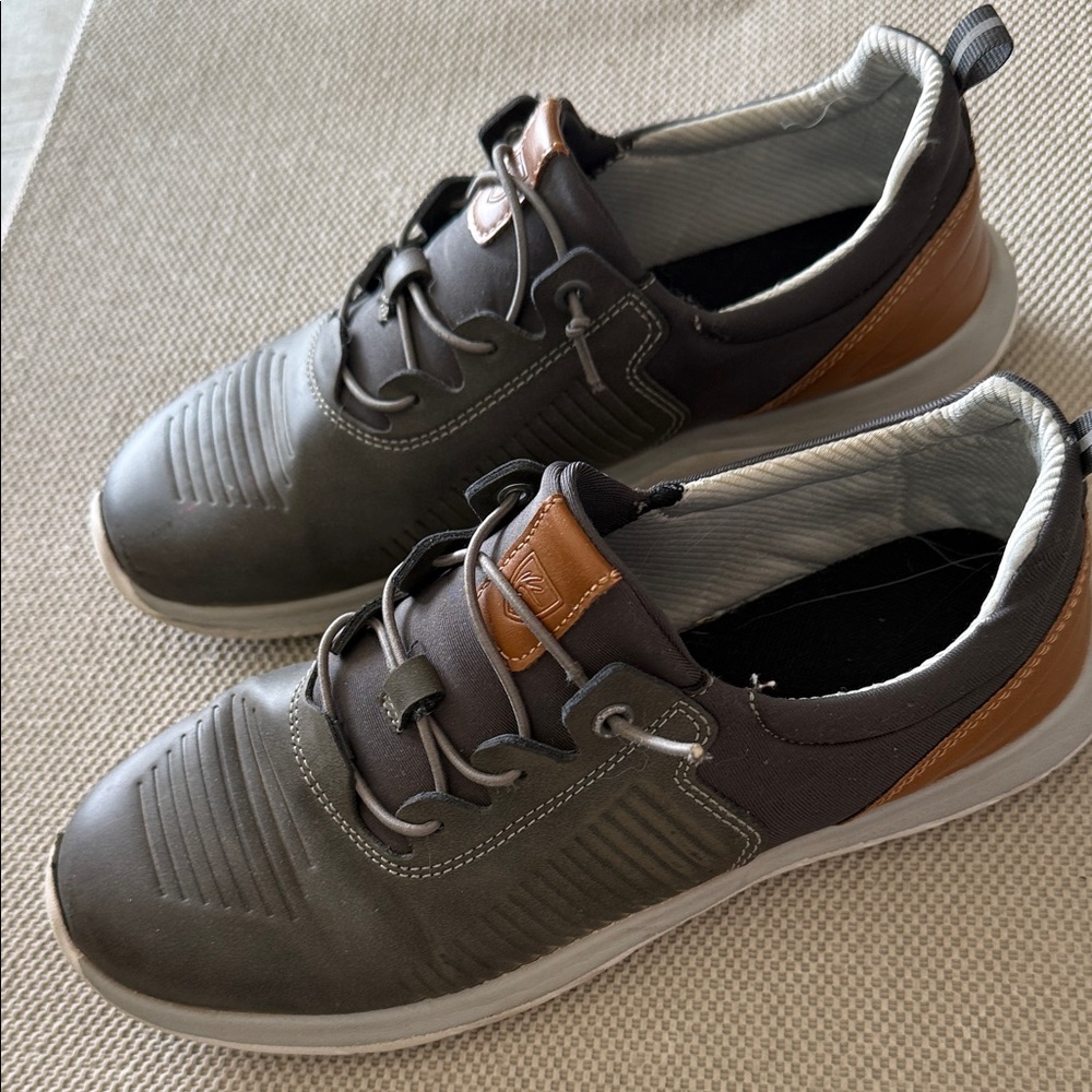 Men's Casual Lace-Up Sneakers in Dark Gray with Brown Accents